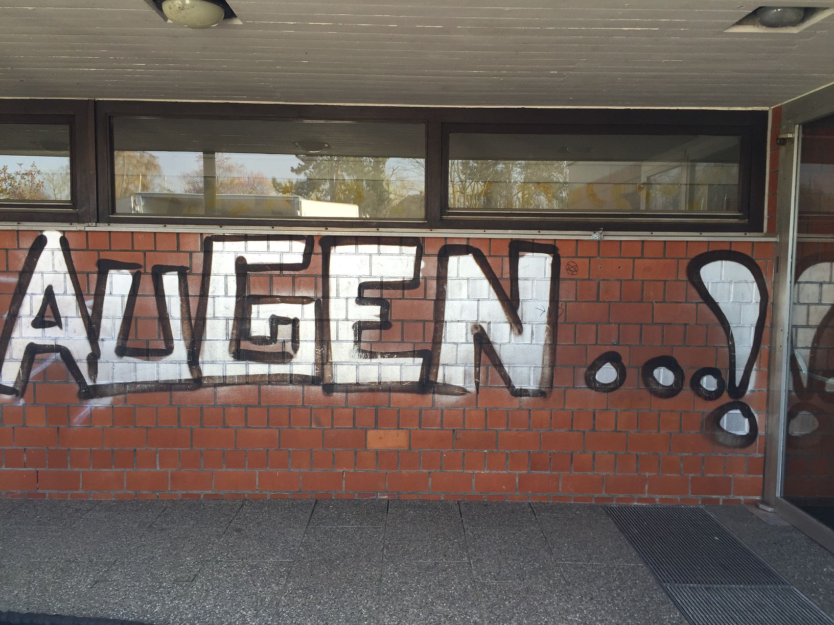 Graffiti entfernen Klinker